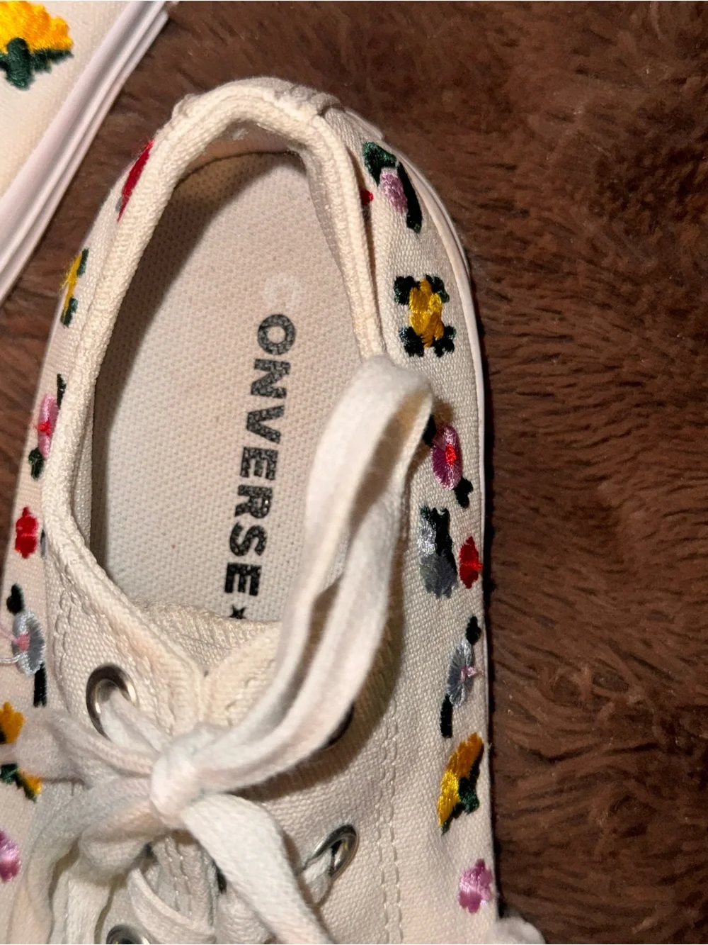 Converse Kids Cream Canvas Sneakers with Multicolor Floral Embroidery size 3